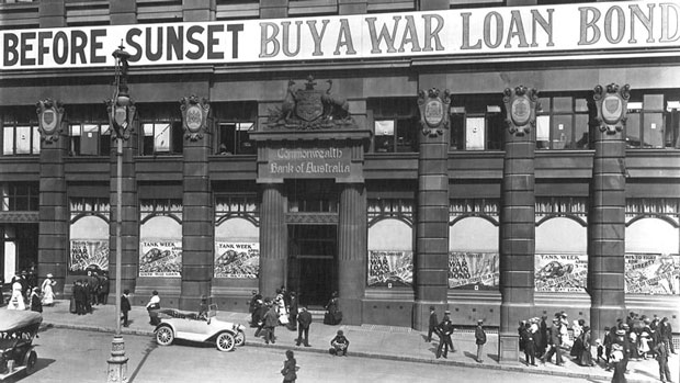 Photograph of advertisements for the Sixth War Loan displayed prominently on the Commonwealth Bank of Australia’s façade, Moore Street (now Martin Place), Sydney, April 1918. PN-001623